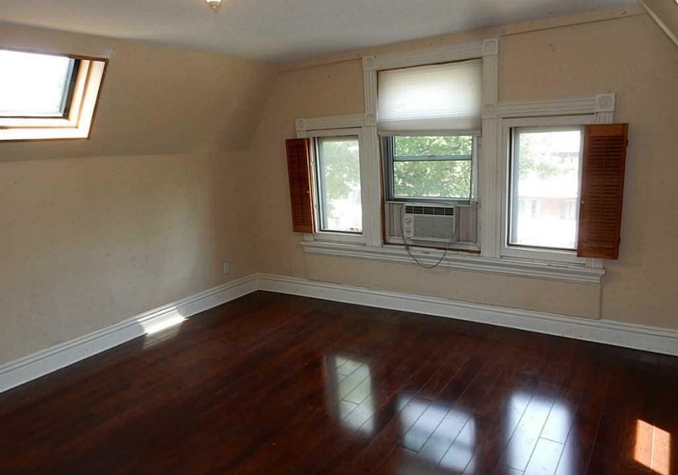 115-charlton-avenue-hamilton-ontario-40709604