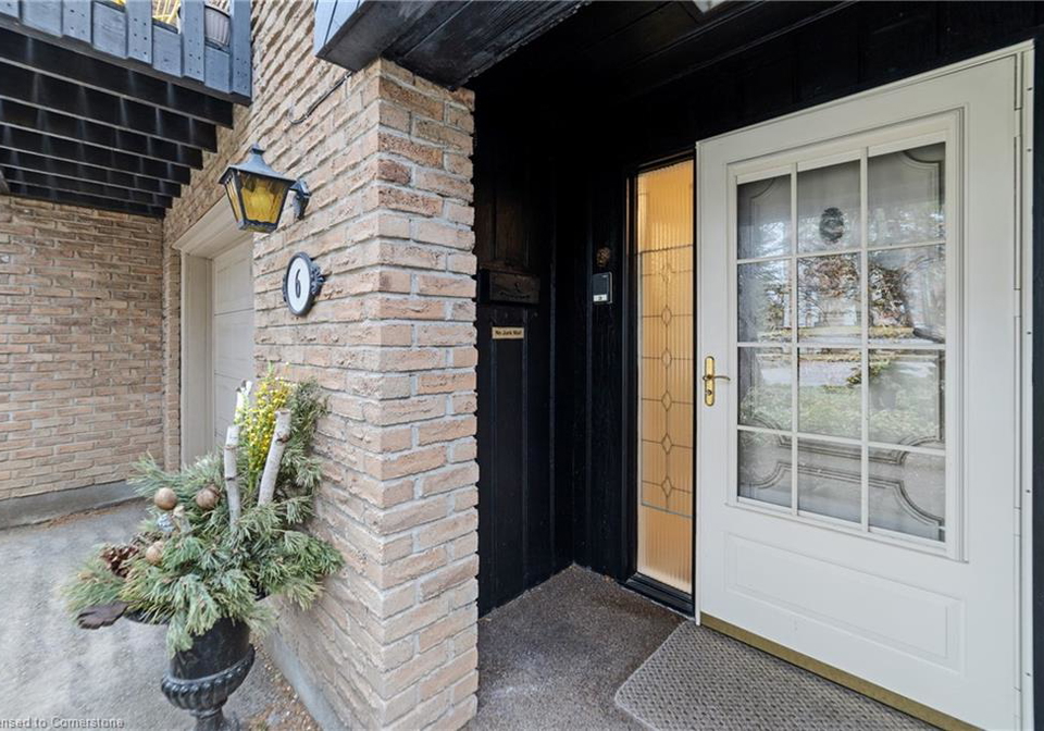 1967-main-street-w-hamilton-ontario-40711997