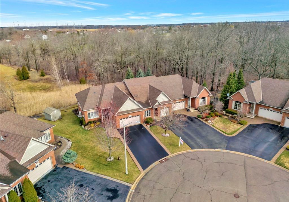 23-iron-bridge-court-caledonia-ontario-40712000