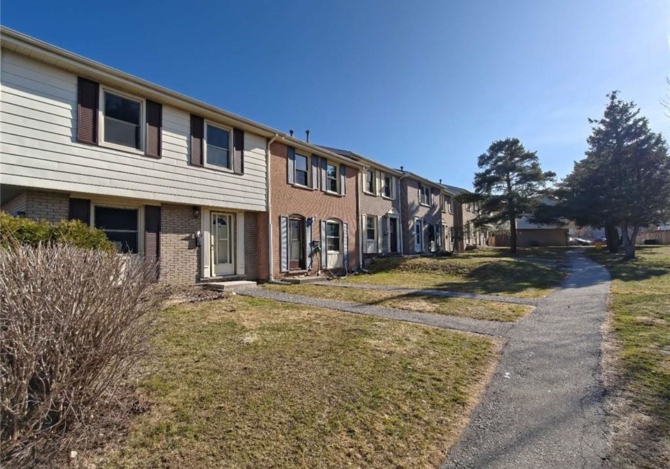 33-queenston-drive-kitchener-ontario-40712800