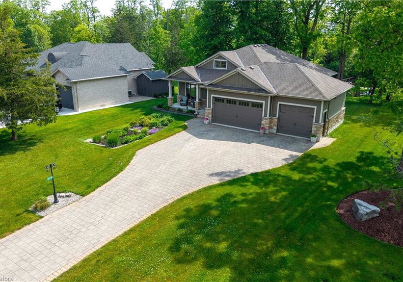 10138-merrywood-drive-grand-bend-ontario-40713305
