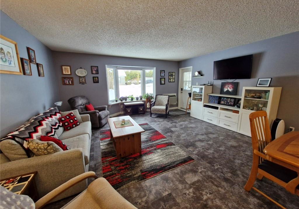 460-durham-street-w-mount-forest-ontario-40715055
