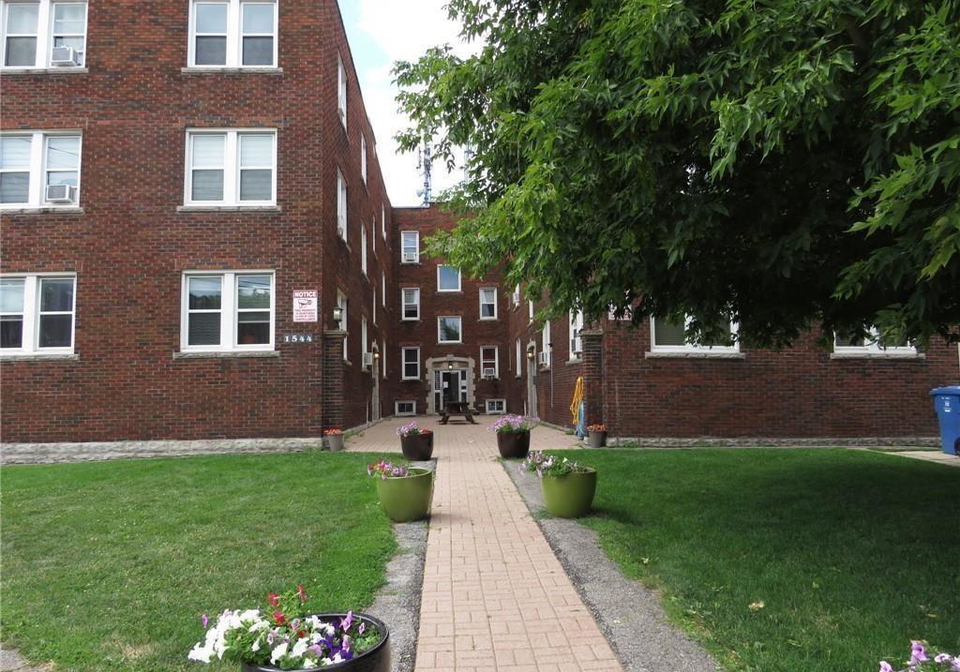 1544-king-street-e-hamilton-ontario-40715267