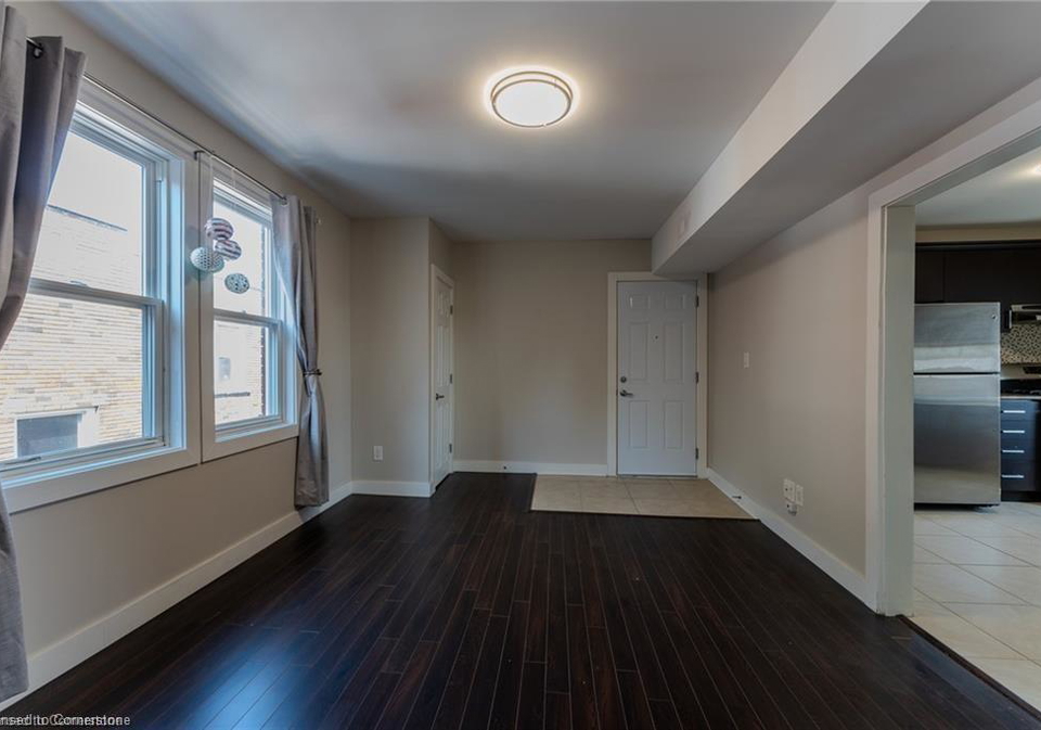 1544-king-street-e-hamilton-ontario-40715267