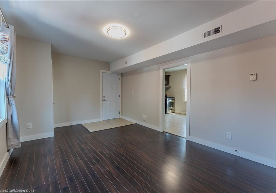 1544-king-street-e-hamilton-ontario-40715267