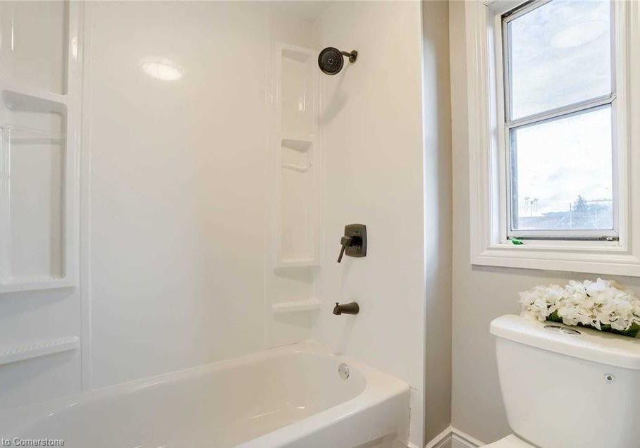 32-lloyd-street-hamilton-ontario-40716299