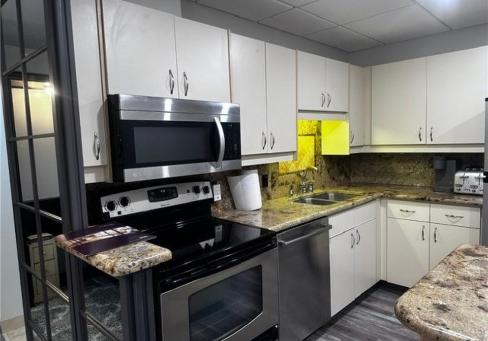10-ellen-street-e-kitchener-ontario-40716876