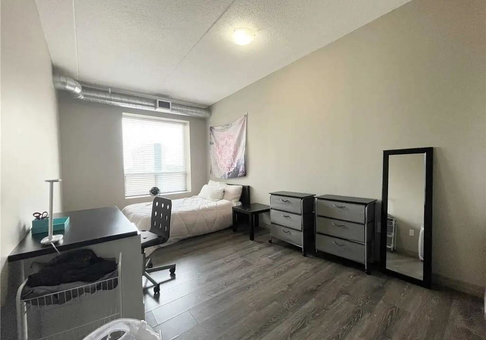 8-hickory-street-waterloo-ontario-40716999