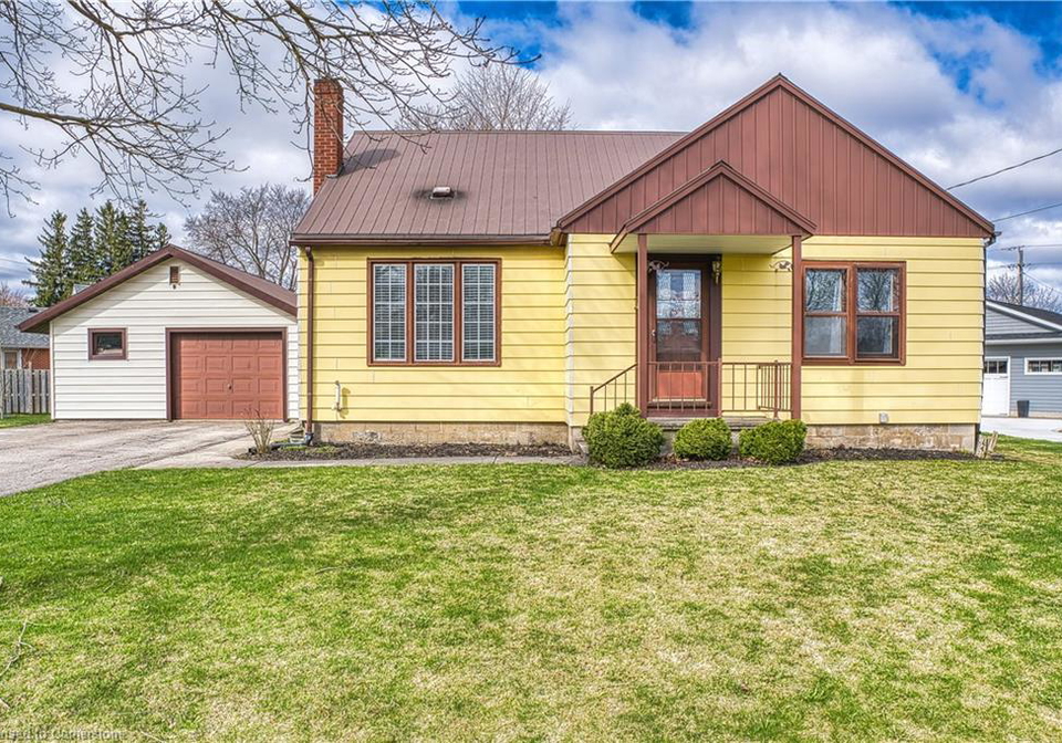 11-churchill-drive-listowel-ontario-40717083