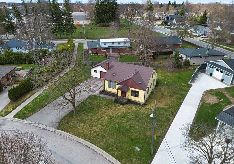 11-churchill-drive-listowel-ontario-40717083