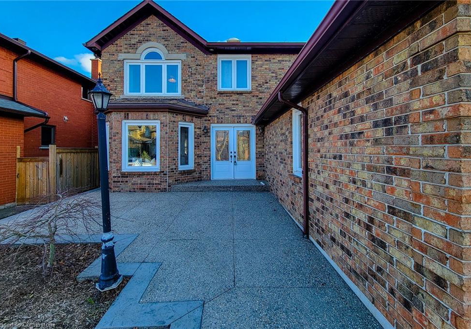 33-caswell-drive-hamilton-ontario-40717403