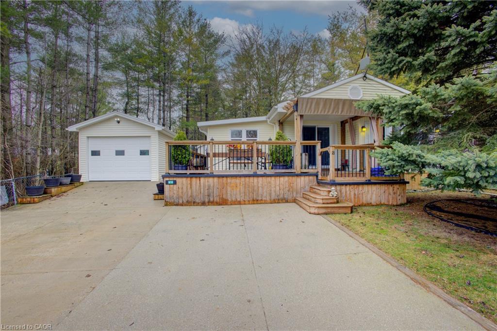 18-maple-mount-forest-ontario-40719954