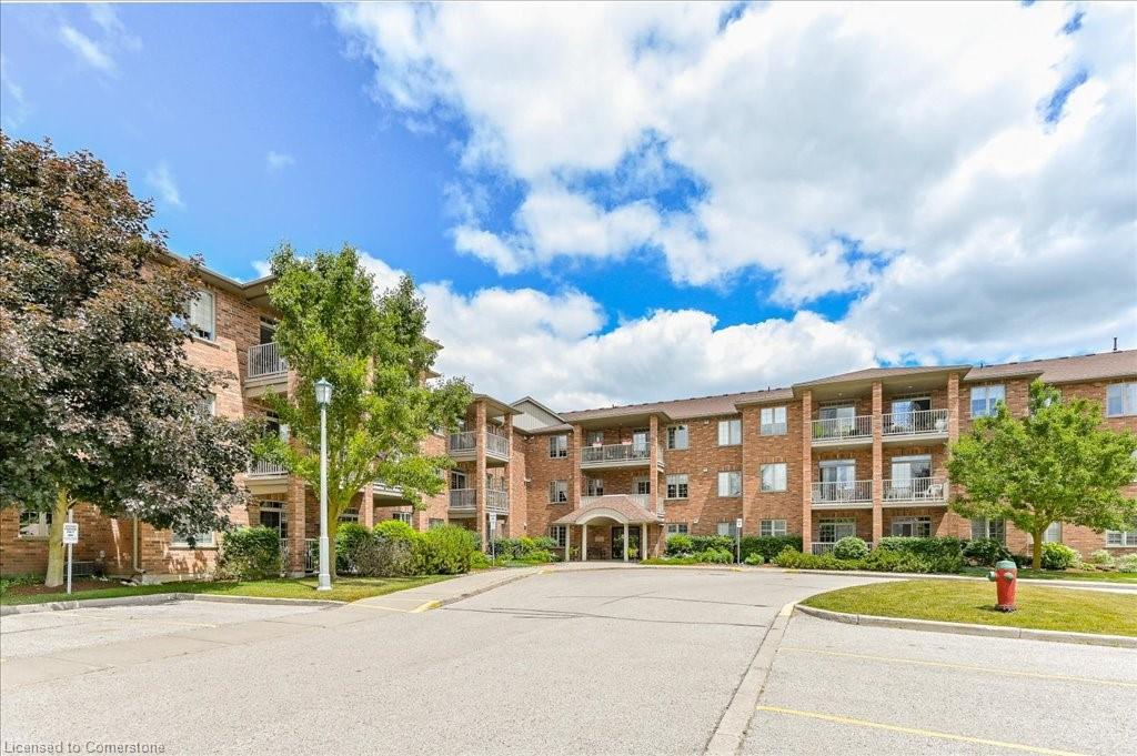20-station-square-elora-ontario-40720188