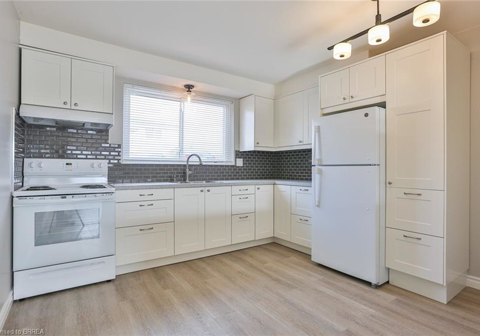 84-lyndhurst-street-brantford-ontario-40721231
