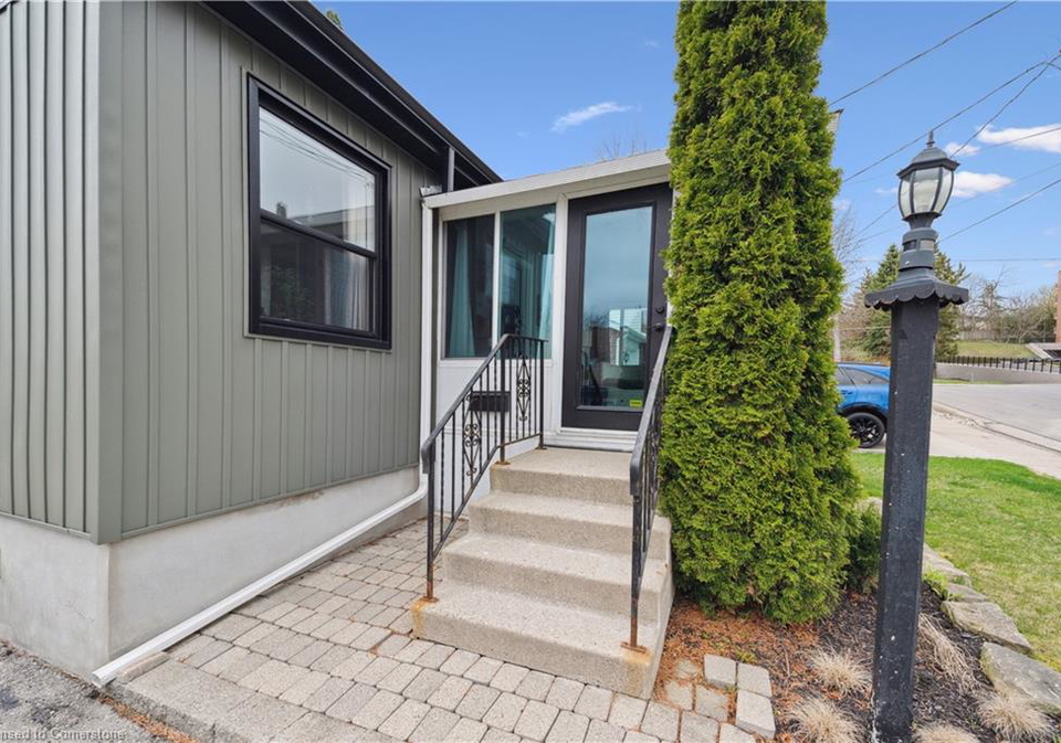 28-stanley-street-guelph-ontario-40722238