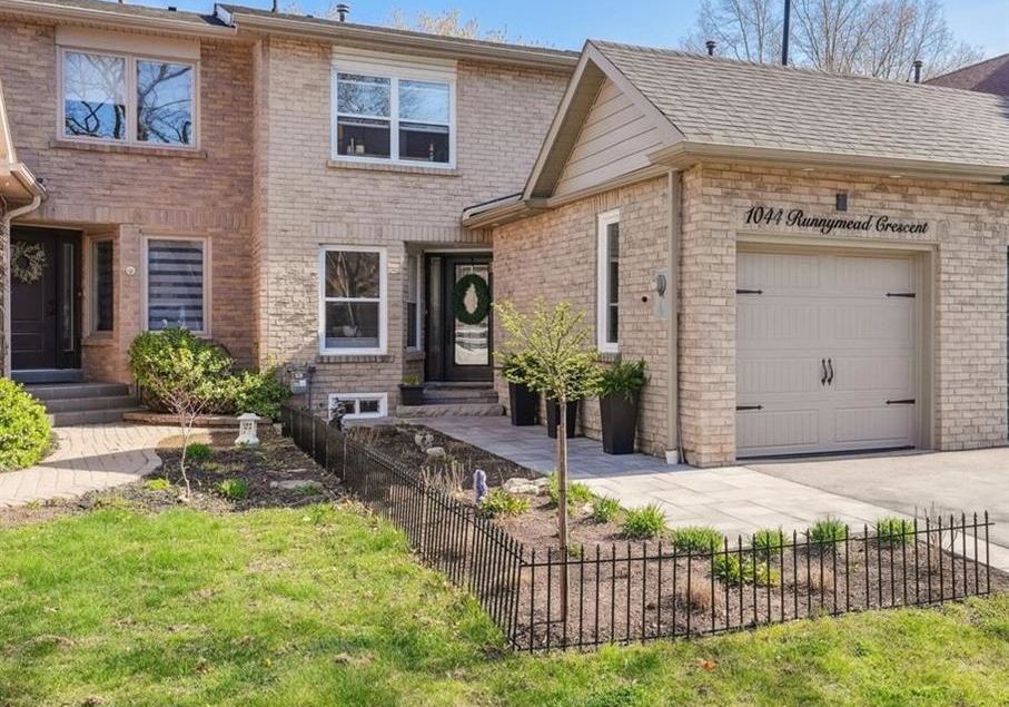 1044-runnymead-crescent-oakville-ontario-40722894