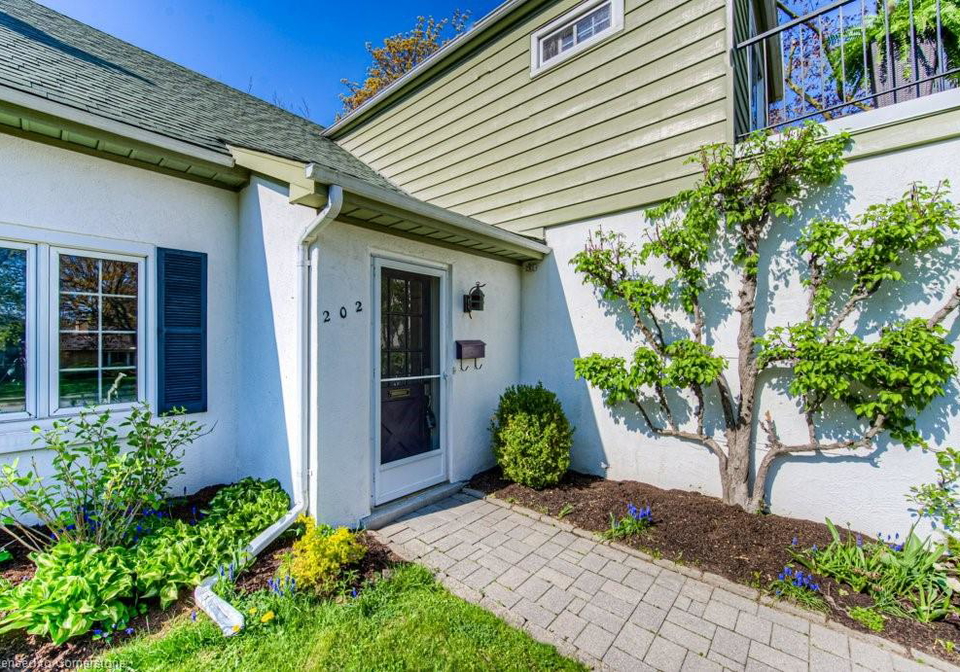202-forsyth-drive-waterloo-ontario-40724333