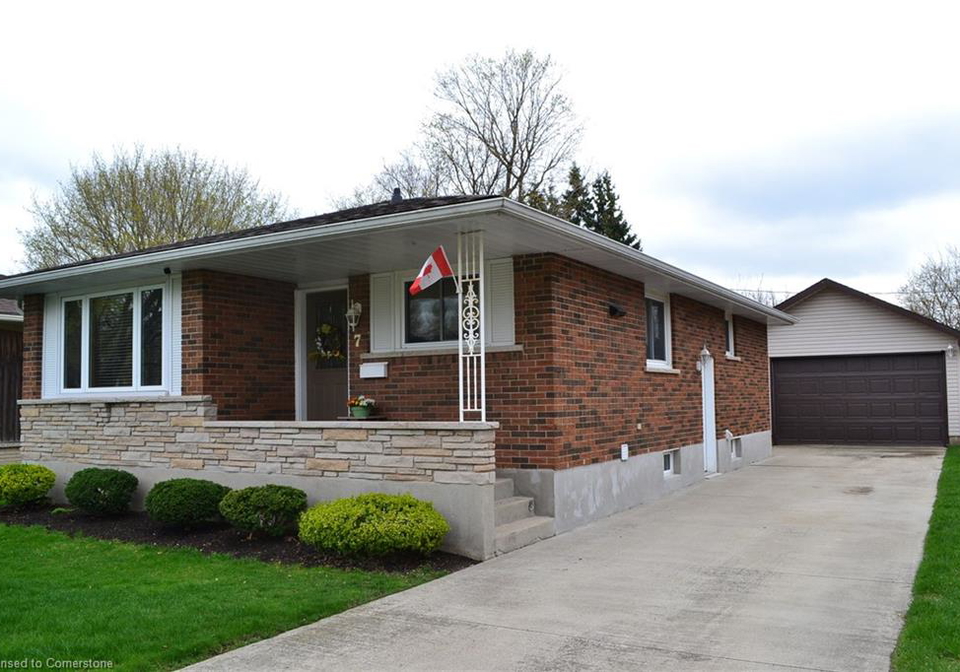 7-mourningdove-crescent-elmira-ontario-40724735
