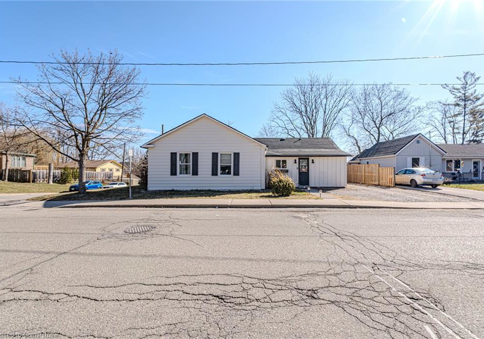 37-queen-street-paris-ontario-40724808