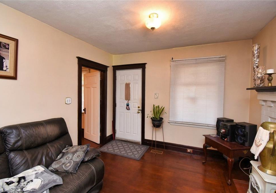 17-park-row-n-hamilton-ontario-40726250