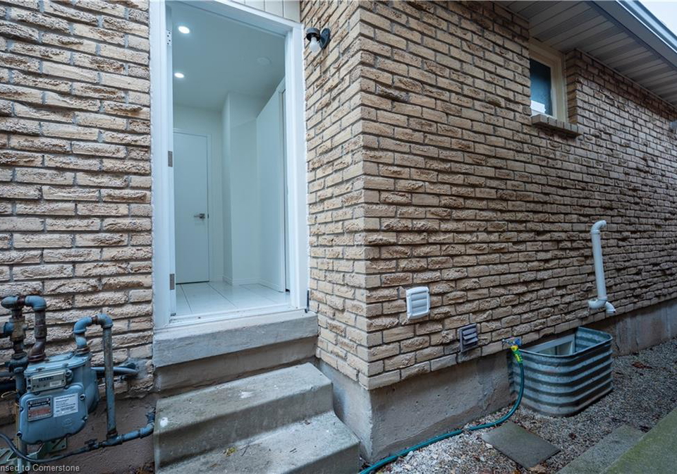 2386-holyhead-drive-burlington-ontario-40726385