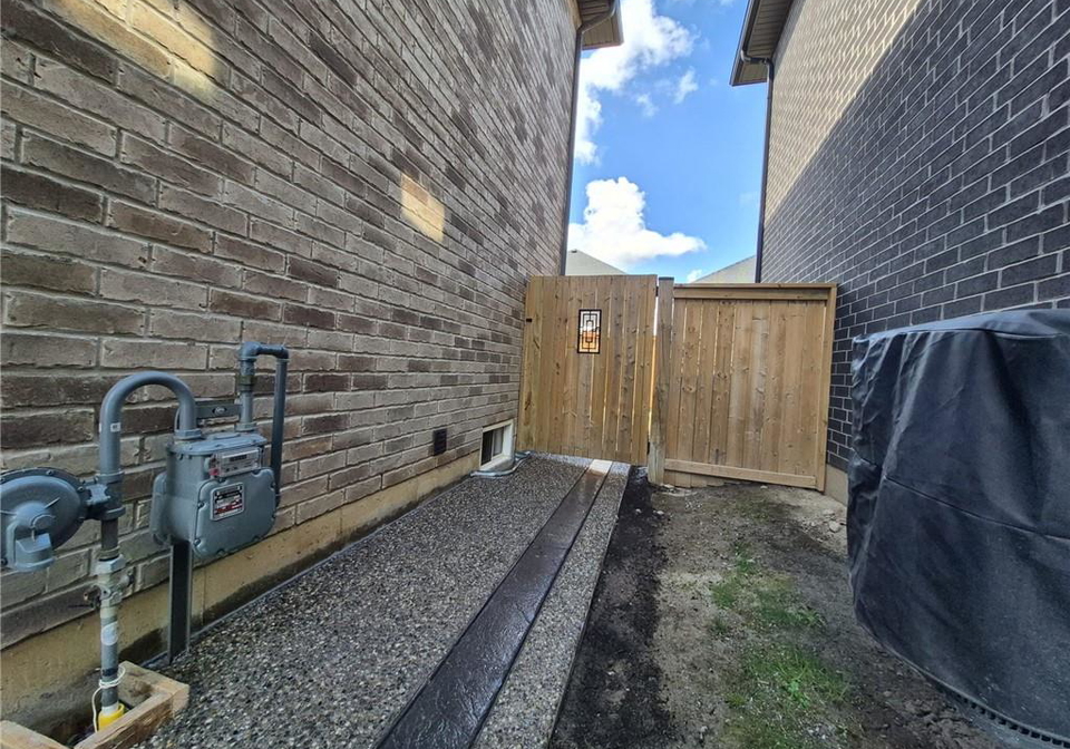 49-robertson-road-ancaster-ontario-40726386