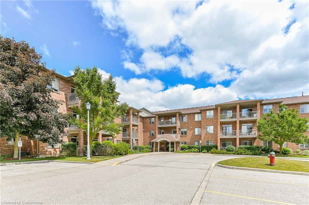 20-station-square-elora-ontario-40727024