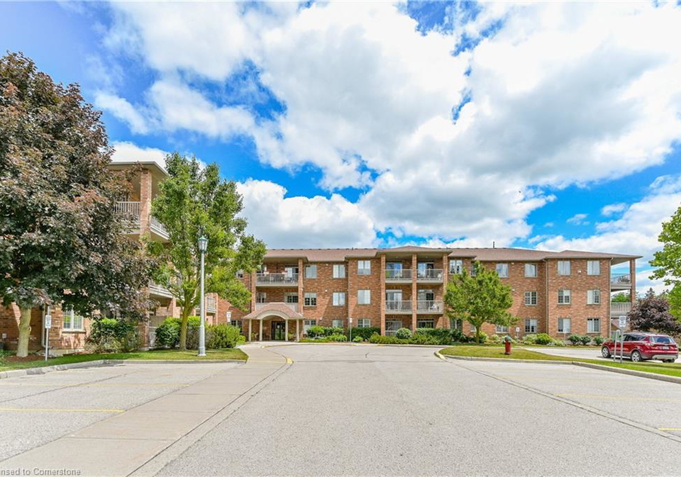 20-station-square-elora-ontario-40727024