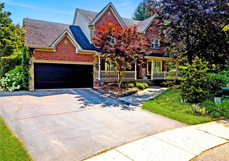 19-huntingwood-court-kitchener-ontario-40727031