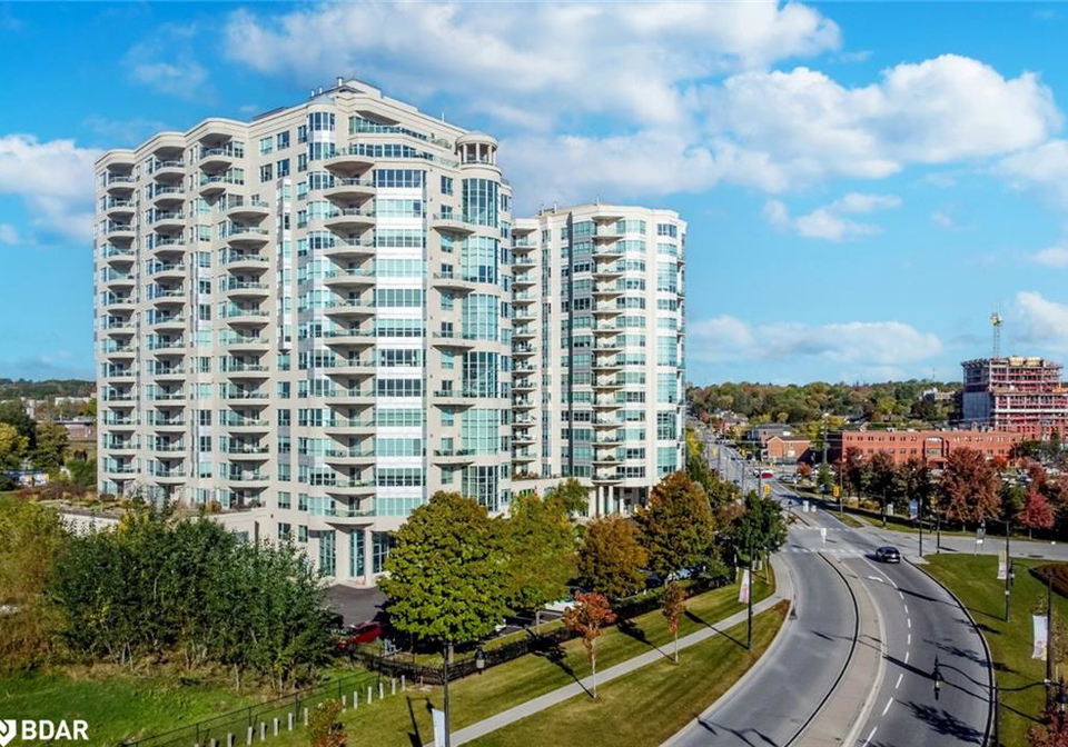 2-toronto-street-barrie-ontario-40727577