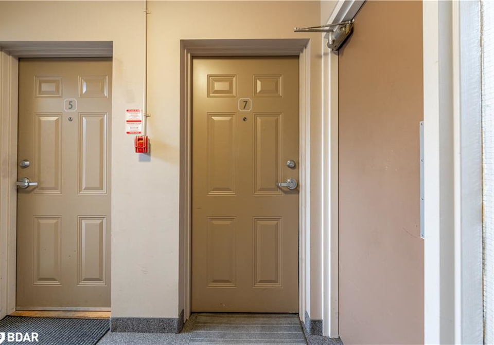 37-conroy-crescent-guelph-ontario-40727905
