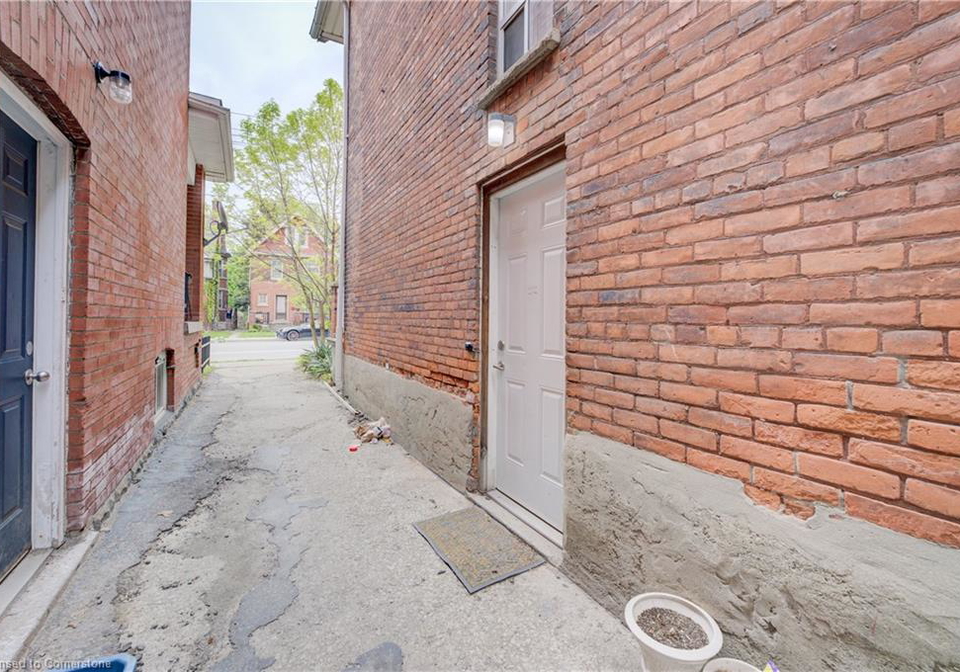 42-sherman-avenue-s-hamilton-ontario-40728427