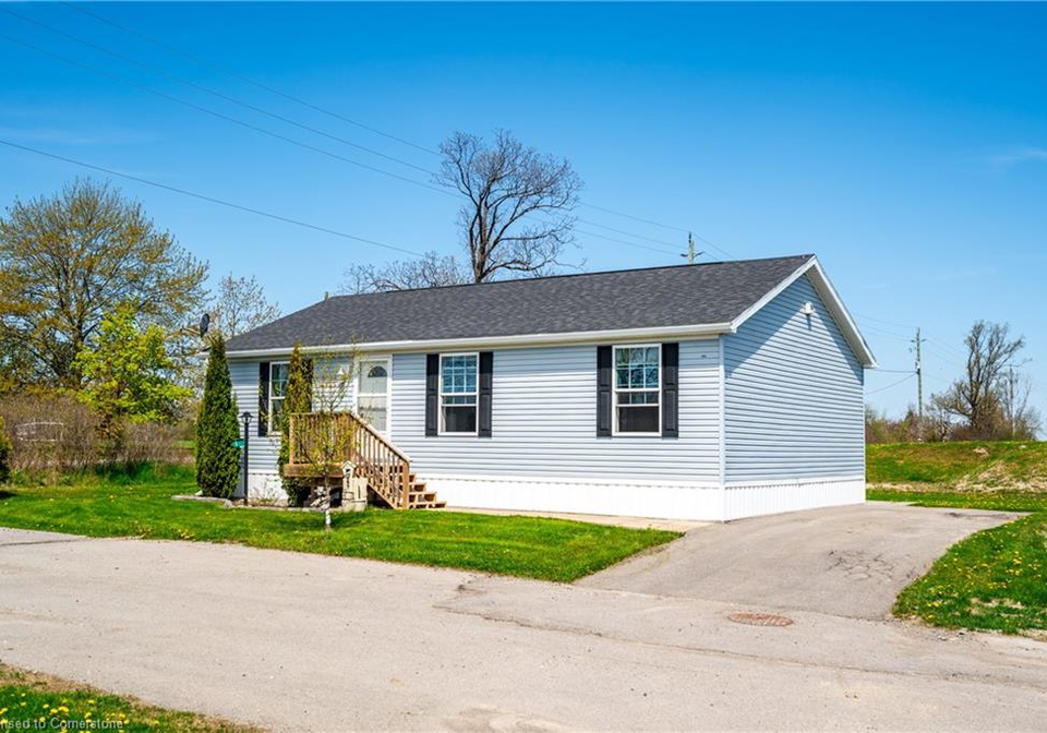 1-forest-trail-selkirk-ontario-40728576