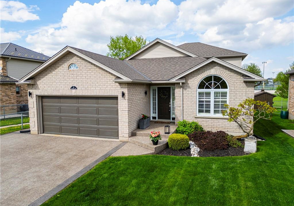 12-schneller-court-baden-ontario-40728698