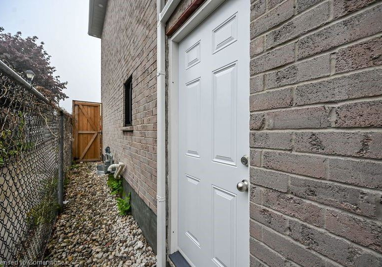 31-joseph-court-hamilton-ontario-40729556