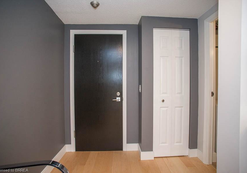 10-ellen-street-e-kitchener-ontario-40729767