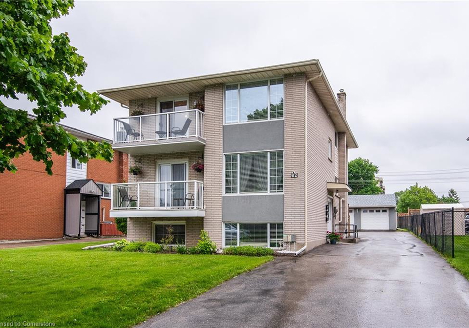 82-carnaby-crescent-kitchener-ontario-40729892