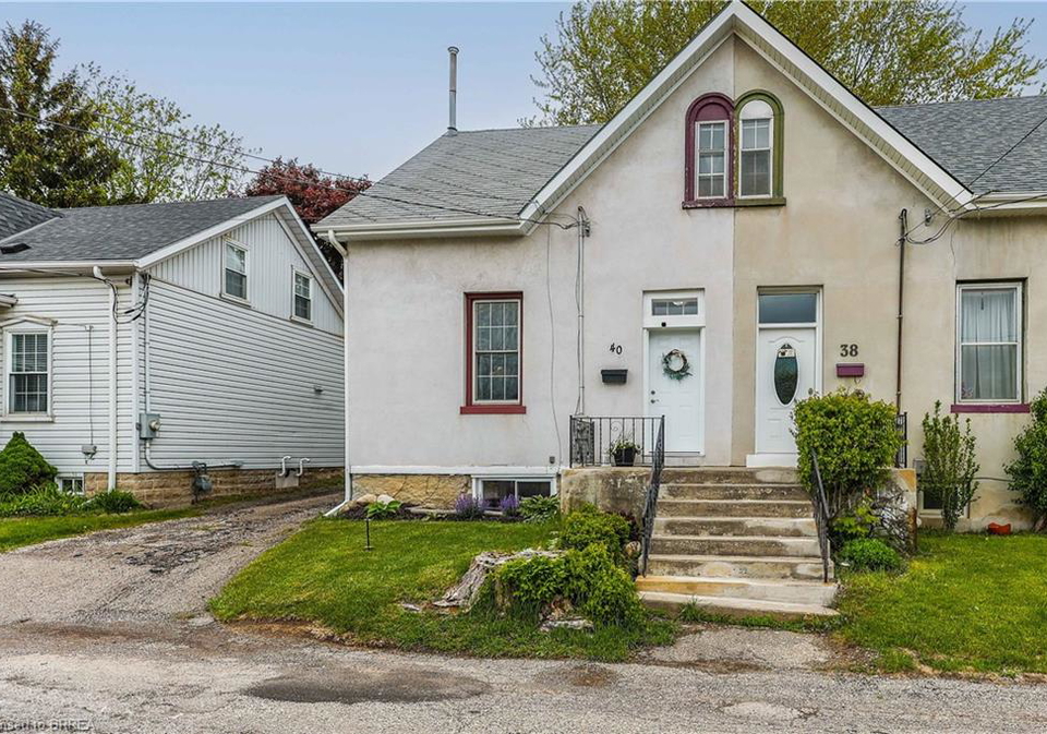 40-walnut-lane-paris-ontario-40730180