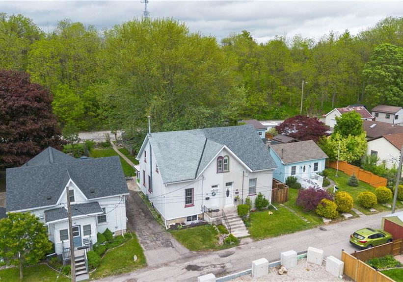 40-walnut-lane-paris-ontario-40730180