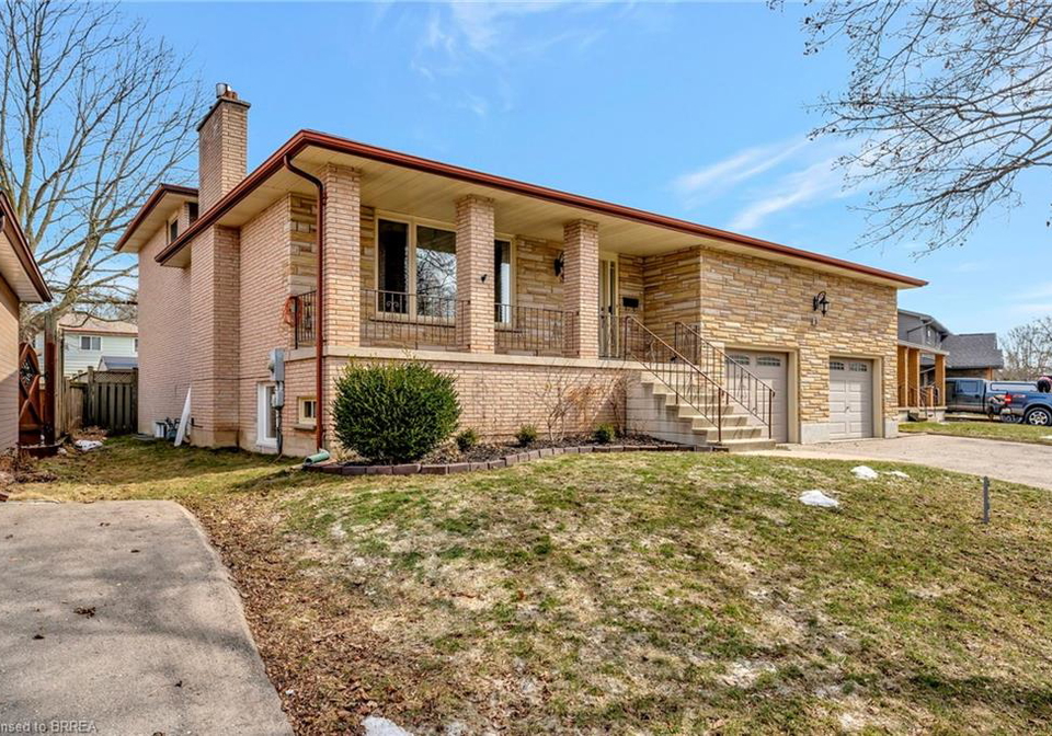 18-sprucehill-drive-brantford-ontario-40730776