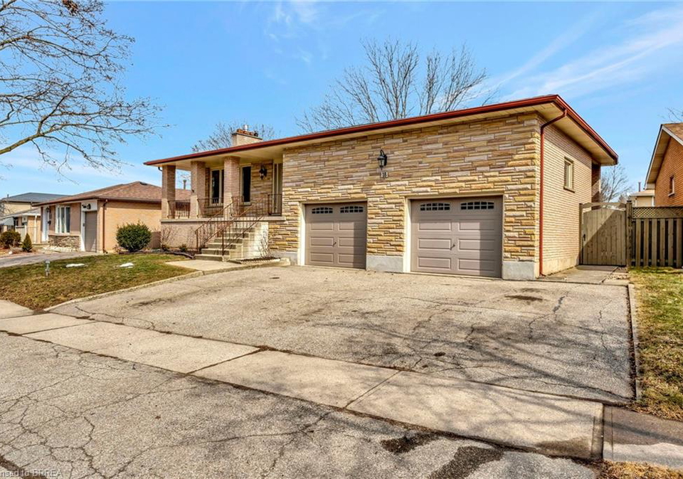 18-sprucehill-drive-brantford-ontario-40730776