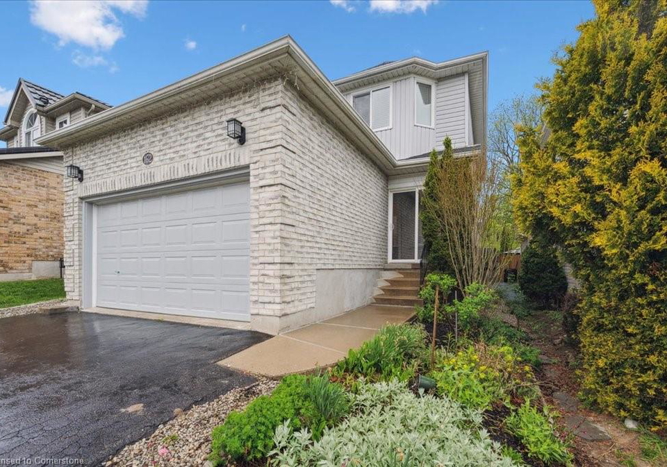 162-marl-meadow-drive-kitchener-ontario-40732393