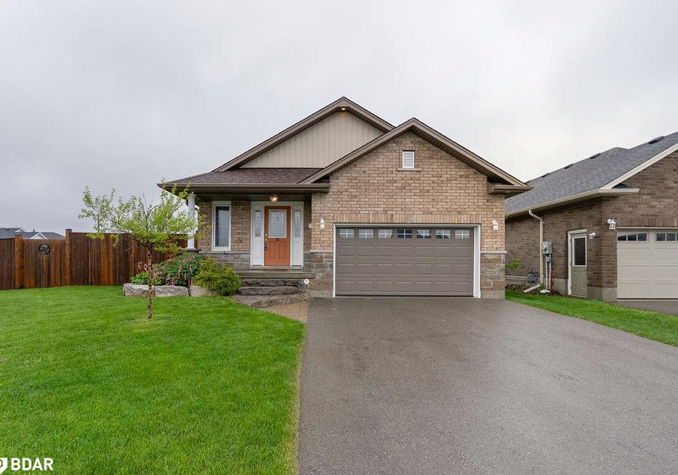 10-newton-avenue-lindsay-ontario-40732908