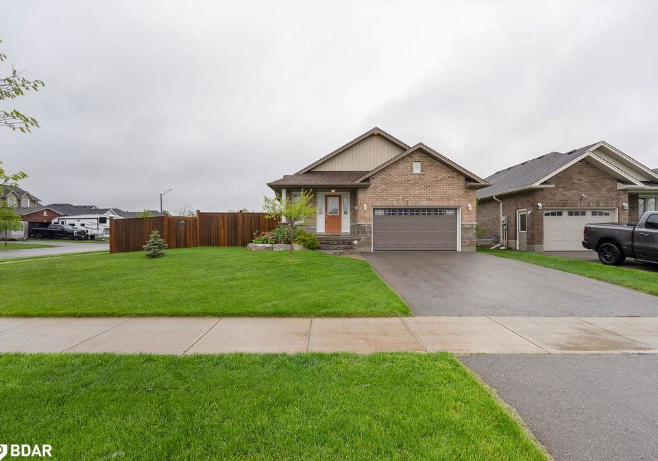 10-newton-avenue-lindsay-ontario-40732908