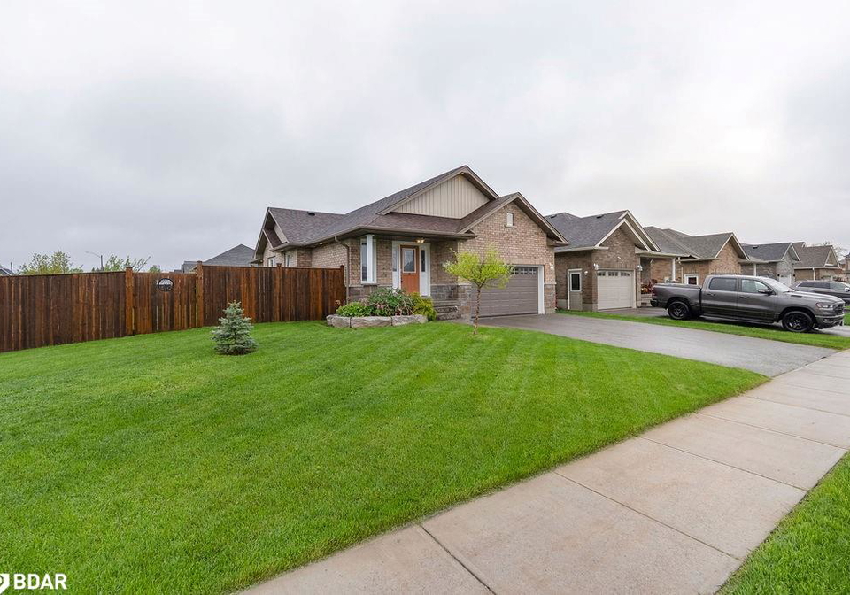 10-newton-avenue-lindsay-ontario-40732908