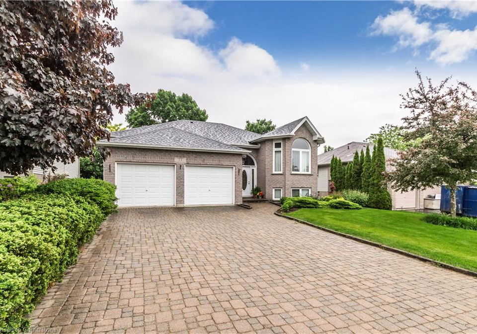 15-bradbury-crescent-paris-ontario-40733253