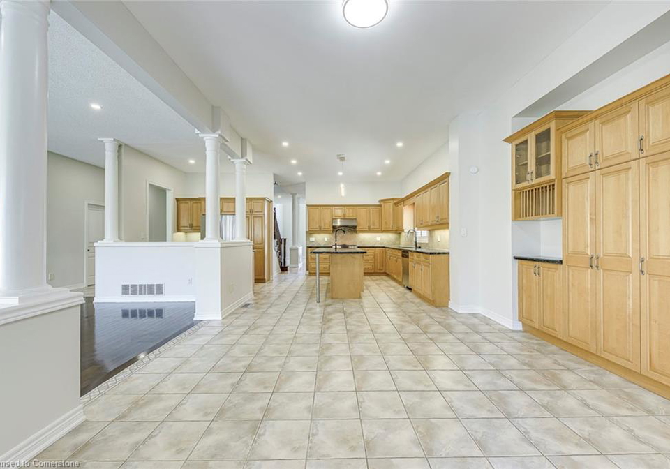 8-hackamore-court-ancaster-ontario-40733444