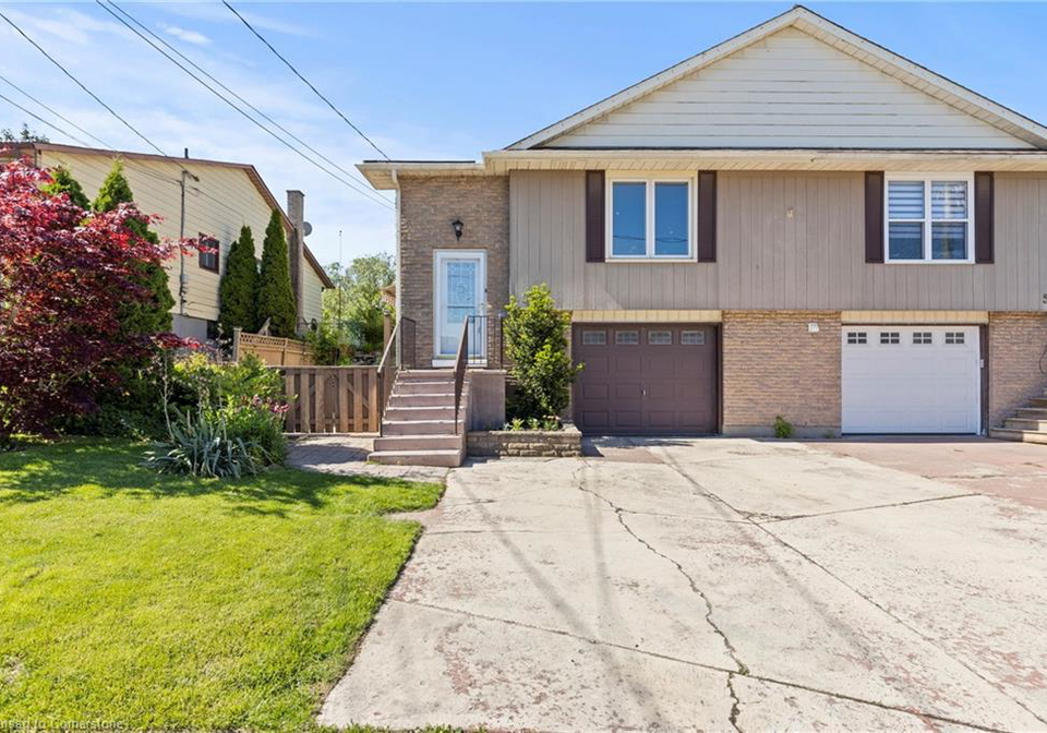 52-burke-street-caledonia-ontario-40733819