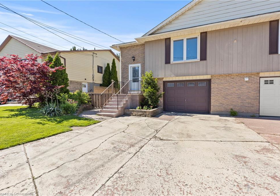 52-burke-street-caledonia-ontario-40733819