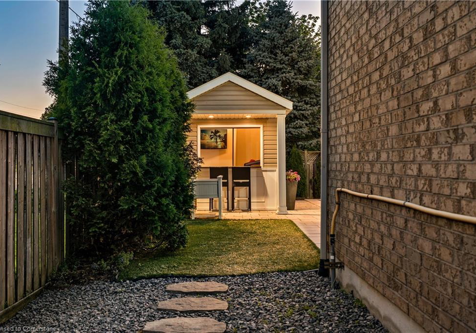 23-matthew-street-hamilton-ontario-40733907